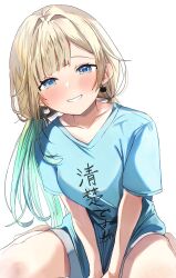 1girl absurdres aizawa_ema arms_between_legs blonde_hair blue_eyes blue_shirt dow_suitable earrings gradient_hair grin highres jewelry looking_at_viewer low_twintails multicolored_hair parted_bangs shirt short_sleeves simple_background sitting smile solo t-shirt twintails virtual_youtuber vspo! wariza white_background