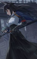 1girl animal_ear_fluff animal_ears black_hair black_skirt blunt_bangs cityscape closed_mouth commentary_request cowboy_shot fingerless_gloves fingernails floating_hair fox_ears fox_girl from_side gauntlets gloves highres holding holding_weapon hoshimi_miyabi korean_commentary long_hair long_skirt looking_at_viewer red_eyes serious single_gauntlet skirt solo starblue sword weapon zenless_zone_zero