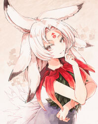 1girl animal_ears closed_mouth cowboy_shot facial_mark forehead_mark gradient_clothes gradient_skirt grey_background grey_eyes grey_skirt hair_intakes hand_on_own_chin highres hisona_(suaritesumi) houjuu_chimi leaf_clothing leaf_shirt light_smile medium_hair purple_skirt skirt solo standing touhou white_hair