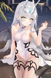 1girl blush breasts cameltoe covered_navel dragon_wings fate/grand_order fate_(series) hand_up highres horns long_hair low_wings medium_breasts melusine_(fate) melusine_(swimsuit_ruler)_(fate) melusine_(swimsuit_ruler)_(second_ascension)_(fate) one-piece_swimsuit sidelocks sitting smile solo sudong_yuanxiao swimsuit white_hair white_one-piece_swimsuit wings yellow_eyes