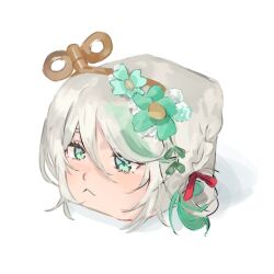1girl cecilia_immergreen closed_mouth cube flower green_eyes green_flower green_hair grey_hair hair_flower hair_ornament hololive hololive_english maiemuri multicolored_hair red_ribbon ribbon simple_background solo virtual_youtuber white_background winding_key