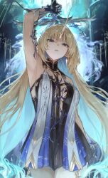 1girl absurdres arm_up armpits bare_shoulders black_collar black_dress blonde_hair blue_eyes blue_hair collar colored_inner_hair commentary cowboy_shot dress fleurdelys_(wuthering_waves) hangu highres holding holding_sword holding_weapon horns jewelry long_hair long_horns multicolored_hair necklace parted_lips pointy_ears single_horn solo sword tabard tacet_mark_(wuthering_waves) thighs very_long_hair weapon white_tabard wuthering_waves yellow_horns