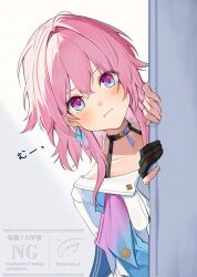 1girl :i black_choker black_gloves blue_eyes blush choker closed_mouth fingerless_gloves gloves highres honkai:_star_rail honkai_(series) long_hair march_7th_(honkai:_star_rail) miyanami_3 multicolored_eyes pink_eyes pink_hair shirt single_glove solo two-tone_eyes white_shirt