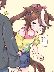 1boy 1girl :t ^^^ animal_ears bare_shoulders black_jacket blue_shorts brown_background brown_hair closed_mouth collarbone commentary ears_down formal_clothes grey_pants hair_ribbon highres horse_ears horse_girl horse_tail jacket long_hair multicolored_hair off-shoulder_shirt off_shoulder pants pink_ribbon ponytail pout rakugakiraid ribbon shirt short_sleeves shorts simple_background solo_focus streaked_hair suit sweat tail tokai_teio_(umamusume) trainer_(umamusume) translation_request umamusume very_long_hair white_hair yellow_shirt