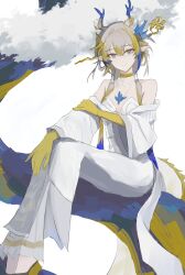 1girl absurdres ambience_synesthesia arknights bare_shoulders blonde_hair blue_hair choker closed_mouth colored_extremities commentary dragon_girl dragon_horns dragon_tail full_body grey_eyes grey_hair hair_between_eyes hand_on_own_arm hand_on_own_knee highres horns light_smile long_hair multicolored_hair off_shoulder official_alternate_costume pointy_ears shizuyumemi shu_(arknights) shu_(bingwenyuyou)_(arknights) simple_background sitting solo tail unfinished white_background yellow_choker