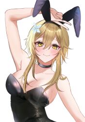 1girl absurdres animal_ears arm_up armpits black_choker black_leotard blonde_hair blush breasts choker commentary fake_animal_ears flower genshin_impact hair_between_eyes hair_flower hair_ornament highres hotaboshi_yazuki large_breasts leotard looking_at_viewer lumine_(genshin_impact) playboy_bunny rabbit_ears short_hair_with_long_locks simple_background smile solo strapless strapless_leotard v white_background white_flower yaduki100 yellow_eyes