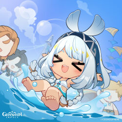 &gt;_&lt; 1boy 3girls absurdres arms_up barefoot black_hair blonde_hair blue_sky blurry blurry_background braid breasts chibi cloud commentary copyright_name dark-skinned_female dark_skin day dot_nose english_commentary feet genshin_impact grey_hair highres jewelry lens_flare long_hair male_swimwear mualani_(genshin_impact) multiple_girls necklace no_eyes no_nose official_art one-piece_swimsuit open_mouth outdoors outstretched_arms shell shell_necklace sky smile soles swim_trunks swimsuit teeth topless_male twin_braids upper_teeth_only very_long_hair water white_one-piece_swimsuit