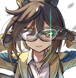 1girl animal_ears black_gloves black_hair brown_eyes brown_hair coat collared_shirt commentary_request gloves goggles hair_between_eyes highres horse_ears horse_girl iam_(tetsu0ekaki) long_sleeves looking_at_viewer multicolored_hair open_clothes open_coat parted_lips shirt simple_background solo sparkle stay_gold_(umamusume) torn_clothes umamusume upper_body white_hair white_shirt yellow_coat