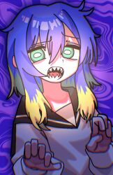 1other abstract_background androgynous black_sailor_collar blonde_hair bright_pupils commentary cookie_(touhou) green_eyes looking_at_viewer medium_hair multicolored_hair open_mouth purple_background purple_hair qrteg87yhl16571 sailor_collar sharp_teeth shiriri_(cookie) shirt solo symbol-only_commentary teeth two-tone_hair upper_body white_pupils white_shirt
