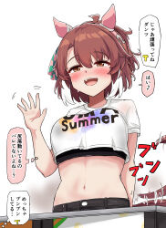 1girl absurdres animal_ears breasts brown_eyes brown_hair commentary_request dantsu_flame_(umamusume) ear_covers gryebooks hair_ribbon hand_up highres horse_ears horse_girl horse_tail medium_breasts midriff multicolored_hair navel open_mouth ribbon shirt simple_background smile speech_bubble t-shirt tail tail_wagging thought_bubble translated two-tone_hair umamusume white_background white_hair