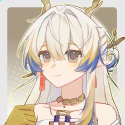 Rule 34 | 1girl, arknights, bare shoulders, blonde hair, blue hair, blush, border, closed mouth, collarbone, colored extremities, commentary, dragon girl, dragon horns, earrings, green eyes, grey border, hair between eyes, hair intakes, hand up, horns, jewelry, long hair, multicolored hair, necklace, off shoulder, outline, outside border, pointy ears, shi&#039;er tian xunhuan, shu (arknights), smile, solo, symbol-only commentary, white hair, yellow outline