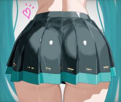 1girl aqua_hair ass ass_focus bilingual_commentary black_skirt close-up commentary cowboy_shot english_commentary from_behind hatsune_miku heart highres long_hair lower_body miniskirt mixed-language_commentary pleated_skirt sidelighting skirt solo sonizx01 standing underbutt very_long_hair vocaloid