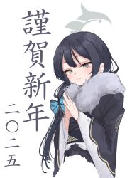 1girl black_hair black_kimono blue_archive butterfly_hair_ornament closed_mouth fur_scarf grey_eyes grey_halo hair_ornament hair_over_shoulder halo happy_new_year highres japanese_clothes kimono kisaki_(blue_archive) long_hair new_year obi ponytail sash shimeji_take simple_background smile solo steepled_fingers upper_body white_background wide_sleeves