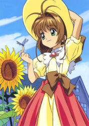 1990s_(style) 1girl antenna_hair bow brooch brown_bow brown_hair cardcaptor_sakura cowboy_shot dot_nose dress flower fujita_mariko green_eyes hair_intakes hat highres house insect_on_finger jewelry kinomoto_sakura kinomoto_sakura_(memories) light_smile official_art outdoors red_skirt retro_artstyle short_hair skirt sky solo standing sunflower waist_bow yellow_dress yellow_hat
