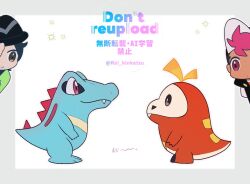 2boys black_hair black_hat black_vest brown_eyes chibi closed_mouth commentary_request fuecoco gen_2_pokemon green_jacket hand_up hat jacket male_focus multiple_boys nintendo paxton_(pokemon) peeking_out pink_hair pokemon pokemon_(anime) pokemon_(creature) pokemon_horizons pokemon_legends:_z-a rei_hinketsu roy_(pokemon) shirt short_hair totodile twitter_username vest watermark