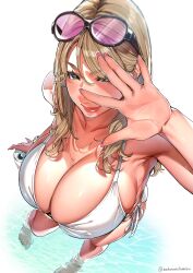 1girl armpits barefoot bikini black_eyes blonde_hair blush bracelet breasts can commentary_request eyewear_on_head highres holding holding_can jewelry large_breasts long_hair looking_at_viewer original sakura_no_tomoru_hi_e smile solo sunglasses swimsuit wading white_bikini