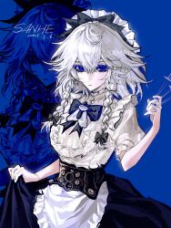 1girl absurdres apron black_bow black_bowtie black_skirt blue_background blue_eyes bow bowtie braid chinese_commentary closed_mouth colored_eyelashes commentary_request cowboy_shot eyelashes green_bow hair_between_eyes hair_bow highres izayoi_sakuya long_hair maid maid_headdress puffy_short_sleeves puffy_sleeves sanhe shirt short_sleeves skirt skirt_hold solo touhou twin_braids variant_set white_apron white_hair white_shirt zoom_layer