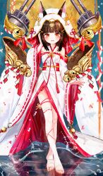 1girl absurdres aiu_. animal_ears azur_lane bell black_hair brown_hair crossed_ankles detached_sleeves fang fox_ears fox_girl full_body highres japanese_clothes kimono long_sleeves nagato_(azur_lane) nagato_(great_fox&#039;s_white_gown)_(azur_lane) official_alternate_costume open_mouth red_eyes short_hair skin_fang solo thighhighs toes uchikake wataboushi white_thighhighs wide_sleeves