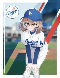 Rule 34 | 1girl, alternate costume, baseball cap, baseball field, baseball stadium, baseball uniform, belt, belt buckle, black streaks, blue belt, blue hat, blue undershirt, blurry, blurry background, blush, border, breasts, brown eyes, brown hair, buckle, closed mouth, commentary, crossed bangs, double-parted bangs, english commentary, fingernails, hair between eyes, hands on own knees, hat, highres, hololive, hololive english, layered sleeves, leaning forward, long sleeves, looking at viewer, los angeles dodgers, mayoa, multicolored hair, nanashi mumei, outside border, pants, shirt, short hair, short over long sleeves, short sleeves, smile, solo, sportswear, streaked hair, textless version, virtual youtuber, white border, white pants, white shirt, white streaks