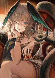 1girl ambience_synesthesia aqua_eyes aqua_nails aqua_shawl aqua_wings arknights bare_shoulders black_dress black_wings bracelet breasts cleavage closed_mouth commentary_request couch crossed_legs cup dress drinking_glass earrings fang feathered_wings grey_hair hair_between_eyes hair_intakes hand_on_own_cheek hand_on_own_face head_rest head_wings highres ho&#039;olheyak_(arknights) ho&#039;olheyak_(carriage_of_the_winds_of_time)_(arknights) holding holding_cup jewelry looking_at_viewer medium_hair nail_polish official_alternate_costume shawl sitting skin_fang slit_pupils snake_tail solo strapless strapless_dress tail two-tone_wings watanab1019 white_shawl wine_glass wings