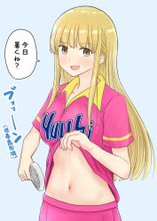 1girl ballpark_de_tsukamaete! blonde_hair breasts fang gyaru handheld_electric_fan highres lifting_own_clothes navel pink_shirt pink_skirt ruriko_(ballpark_de_tsukamaete!) shirt skin_fang skirt small_breasts solo speech_bubble stomach studio277 yellow_eyes