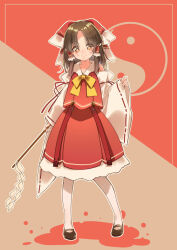 1girl bare_shoulders black_shoes bow bowtie brown_eyes brown_hair closed_mouth commentary_request detached_sleeves frilled_hair_tubes frills full_body gohei hair_bow hair_tubes hakurei_reimu highres holding holding_gohei looking_at_viewer mary_janes medium_hair meji_aniki pantyhose parted_bangs red_bow red_skirt red_vest ribbon-trimmed_sleeves ribbon_trim shoes skirt smile solo standing touhou vest white_pantyhose white_sleeves wide_sleeves yellow_bow yellow_bowtie yin_yang