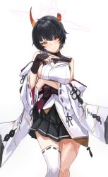 1girl absurdres bare_shoulders black_gloves black_hair black_sash black_skirt blue_archive blush broken_horn closed_mouth demon_girl demon_horns detached_sleeves fingerless_gloves gabang gloves hand_fan highres holding holding_fan horns japanese_clothes kimono niya_(blue_archive) sash short_hair sidelocks single_glove single_thighhigh skirt smile solo thighhighs white_kimono white_thighhighs yellow_eyes