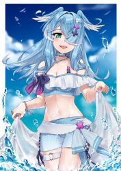 1girl aqua_eyes bikini blue_hair blue_nails blurry blurry_background blush bracelet breasts choker cleavage cowboy_shot cross-shaped_pupils elira_pendora glint hair_intakes hair_over_one_eye head_wings highres in_water jewelry linea_alba long_hair looking_at_viewer medium_breasts navel necklace nijisanji nijisanji_en o-ring o-ring_thigh_strap off-shoulder_bikini off_shoulder oji_(nyantyu081) open_mouth shell shell_necklace skirt_hold smile solo splashing swimsuit symbol-shaped_pupils thigh_strap virtual_youtuber wet wings