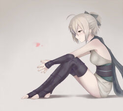 Rule 34 | 1girl, ahoge, black scarf, breasts, closed mouth, fate/grand order, fate (series), full body, gauntlets, grey background, grey eyes, grey hair, heart, japanese clothes, ninja, okita souji (fate), okita souji (koha-ace), scarf, small breasts, smile, solo, stirrup legwear, suwako (pixiv9554498), toeless legwear, toes