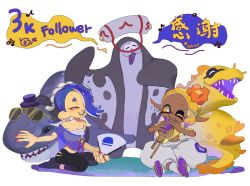 1boy 2girls bare_shoulders big_man_(splatoon) black_pants black_socks blonde_hair blue_hair breasts chest_sarashi chinese_commentary chinese_text cleavage collarbone colored_eyelashes colored_skin crossed_legs dark-skinned_female dark_skin earrings eel eyeliner flute food food_on_head forehead frye_(splatoon) grin hachimaki hair_over_one_eye hand_fan harem_pants headband hokkamuri holding holding_fan indian_style instrument jewelry looking_at_another makeup master_mega_(splatoon) multicolored_hair multicolored_skin multiple_earrings multiple_girls music musical_note navel nejiri_hachimaki nintendo object_on_head one_eye_closed pants playing_flute playing_instrument pointy_ears purple_hair purple_skin red_eyeliner red_eyes red_skin salorbt sarashi see-through_clothes shark shiver_(splatoon) simple_background sitting smile socks speech_bubble splatoon_(series) splatoon_3 suction_cups teeth tempura tentacle_hair toeless_legwear twitter_username two-tone_hair wariza white_background white_pants white_socks yellow_eyes
