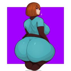 1girl aqua_bodysuit ass ass_focus black_boots black_gloves boots border brown_hair danny_phantom elbow_gloves gloves highres huge_ass kneeling looking_at_another looking_back maddie_fenton outside_border purple_background purple_eyes short_hair simple_background solo triveling white_border
