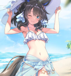 1girl ahoge armpits beach bikini black_hair blue_eyes breasts cleavage closed_mouth collarbone daring_tact_(umamusume) hat highres horse_girl looking_at_viewer medium_breasts navel ocean one_eye_closed shinohara_shinome smile solo standing swimsuit umamusume