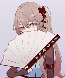 1girl aoi_tooru arknights black_nails blue_shirt brown_hair commentary_request eyebrows_hidden_by_hair folding_fan grey_background hair_between_eyes hand_fan highres holding holding_fan indigo_(arknights) long_hair nail_polish one-hour_drawing_challenge pointy_ears shirt simple_background solo translation_request upper_body very_long_hair