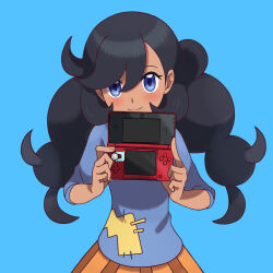 1girl asatsuki_(fgfff) black_hair blue_background blue_eyes closed_mouth commentary_request curly_hair emma_(pokemon) eyelashes handheld_game_console highres holding holding_handheld_game_console long_hair looking_at_viewer meta nintendo nintendo_3ds pokemon pokemon_xy simple_background smile solo sweater three-quarter_sleeves two-tone_skirt