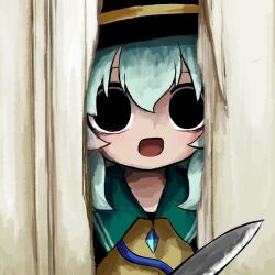 1girl bags_under_eyes black_eyes black_hat breaking broken_door buttons diamond_button door frilled_shirt_collar frills green_hair hat hat_ribbon here&#039;s_johnny!_(meme) heripantomorrow holding holding_knife horror_(theme) knife komeiji_koishi meme ribbon scene_reference shirt smile the_shining touhou yellow_ribbon yellow_shirt
