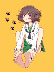 1girl akiyama_yukari barefoot brown_eyes brown_hair cat_earthen_pot feet foot_focus foreshortening girls_und_panzer hands_on_feet highres long_sleeves looking_at_viewer messy_hair miniskirt neckerchief ooarai_school_uniform paw_print pleated_skirt school_uniform serafuku short_hair skirt smile soles solo toes yellow_background
