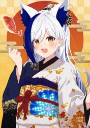1girl alternate_costume alternate_hairstyle animal_ear_fluff animal_ears aomiya_yozuri blue_hair blush cat_ears cat_girl commentary hair_ornament highres japanese_clothes kimono long_hair multicolored_hair namikawa_kuroha open_mouth smile solo vee_(vtuber) virtual_youtuber white_hair white_kimono yellow_eyes