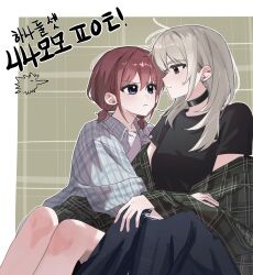 Rule 34 | 2girls, black choker, black shirt, blue eyes, blush, choker, closed mouth, commentary request, earclip, girls band cry, green background, green shirt, grey eyes, grey hair, grey shirt, highres, i2727272727, iseri nina, kawaragi momoka, korean commentary, korean text, long hair, multicolored hair, multiple girls, plaid background, plaid clothes, plaid shirt, red hair, roots (hair), shirt, short sleeves, short twintails, sweatdrop, translation request, twintails, yuri