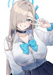1girl asuna_(blue_archive) asuna_(school_uniform)_(blue_archive) asymmetrical_bangs black_choker black_skirt blonde_hair blue_archive blue_bow blue_bowtie blue_eyes blue_halo blue_ribbon blue_scrunchie bow bowtie breasts button_gap choker commentary_request grin hair_over_one_eye hair_ribbon halo highres large_breasts long_hair looking_at_viewer loose_bowtie nakano_kura pleated_skirt ribbon school_uniform scrunchie shirt skirt smile solo teeth v very_long_hair white_shirt wrist_scrunchie