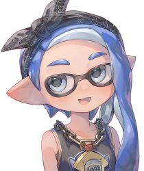 1girl black_hairband black_shirt blue_eyes blue_hair bow_hairband chain chain_necklace collarbone commentary_request gakusei_noa hairband highres inkling inkling_girl inkling_player_character jewelry long_hair looking_to_the_side necklace nintendo open_mouth pointy_ears print_hairband shirt simple_background sleeveless sleeveless_shirt smile solo splatoon_(series) splatoon_3 tentacle_hair thick_eyebrows upper_body white_background