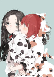 Rule 34 | 2girls, animal costume, black hair, cow costume, highres, hug, hug from behind, kakmxxxny06, kono koi wo hoshi ni wa negawanai, kousaka fuyuki, multiple girls, pajamas, red hair, second-party source, shirai eri, simple background