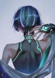 1boy absurdres aqua_sleeves arm_up armor black_bodysuit black_bridal_gauntlets black_hair blue_cape blunt_ends bodysuit bridal_gauntlets cape electro_symbol_(genshin_impact) facing_away fingernails from_behind genshin_impact glowing_markings grey_background grey_hair hag_(hag_015) highres japanese_armor japanese_clothes kimono kote kurokote layered_sleeves male_focus median_furrow mitsudomoe_(shape) multicolored_hair off_shoulder open_hand scaramouche_(genshin_impact) shoulder_blades solo streaked_hair sweat tomoe_(symbol) turtleneck turtleneck_bodysuit twitter_username upper_body wanderer_(genshin_impact) white_kimono white_sleeves