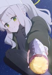 1girl baseball_cap black_halo black_pantyhose black_scarf blue_archive blush commentary_request flourfromage food from_below green_eyes green_halo green_jacket grey_shorts hair_between_eyes halo hare_(blue_archive) hare_(camp)_(blue_archive) hat highres holding holding_food hood hood_down hooded_jacket jacket long_hair long_sleeves night outdoors pantyhose ponytail scarf shirt shorts sidelocks sitting sky smile solo star_(sky) starry_sky white_hair white_hat white_shirt