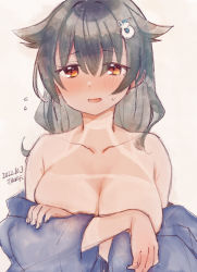 1girl artist_name black_hair blue_kimono breasts cleavage commentary_request dated hair_flaps hair_ornament hairclip highres japanese_clothes jingei_(kancolle) kantai_collection kimono kirisawa_juuzou large_breasts long_hair looking_at_viewer off_shoulder red_eyes solo tan tanline