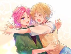 2boys blonde_hair closed_eyes ensemble_stars! green_shirt hair_between_eyes hand_on_another&#039;s_waist hug imminent_hug jewelry looking_at_viewer male_focus multiple_boys necklace one_eye_closed open_mouth oukawa_kohaku outstretched_arms partially_unbuttoned pink_hair purple_eyes shiratori_aira_(ensemble_stars!) shirt short_hair short_sleeves smile sweater_vest tamano_mayo teeth upper_teeth_only
