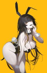 1girl absurdres animal_ears bags_under_eyes bare_legs bent_over black_bow black_bowtie black_hair black_leotard black_nails blonde_hair blunt_bangs bow bowtie breasts cleavage colored_inner_hair commentary commission detached_collar fake_animal_ears fake_tail feet_out_of_frame hand_on_own_knee hand_to_own_mouth highres kumoya_hachi large_breasts leaning_forward leotard long_hair looking_at_viewer multicolored_hair nail_polish open_mouth original pale_skin playboy_bunny rabbit_ears rabbit_tail sidelocks simple_background skeb_commission smile solo standing strapless strapless_leotard tail teeth traditional_bowtie two-tone_hair upper_teeth_only vxdrq wrist_cuffs yellow_background yellow_eyes