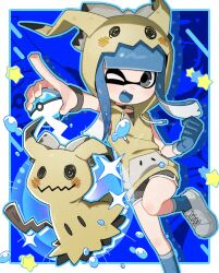 1girl black_choker blue_gloves blue_hair blue_socks blue_tongue blunt_bangs border bow bracelet choker clenched_hand colored_tongue commentary_request cosplay creatures_(company) crossover dolphin_shorts dot_nose drawstring fang film_grain game_freak gen_7_pokemon gloves grey_bow grey_eyes grey_shorts hair_bow hg_swdiary highres holding holding_poke_ball hood hood_up hoodie inkling inkling_girl inkling_player_character jewelry korean_commentary long_hair mimikyu mimikyu_(cosplay) nintendo one_eye_closed open_mouth outstretched_arm poke_ball pokemon pokemon_(creature) shoes shorts single_glove sleeveless sleeveless_hoodie smile sneakers socks splatoon_(series) tentacle_hair white_border white_shoes yellow_hoodie zoom_layer