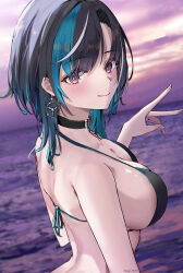 1girl bikini black_bikini black_choker black_hair blue_hair blush breasts choker cleavage closed_mouth earrings glint gradient_sky highres hiragi_1014 hololive hololive_dev_is jewelry large_breasts looking_at_viewer medium_hair multicolored_hair ocean outdoors red_eyes rindo_chihaya sideboob sky smile solo streaked_hair swimsuit upper_body v virtual_youtuber water