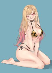 1girl absurdres bikini black_bikini blonde_hair blue_background blush breasts floral_print_bikini full_body highres kitagawa_marin kneeling large_breasts meisaki open_mouth pink_hair red_eyes side-tie_bikini_bottom simple_background smile solo sono_bisque_doll_wa_koi_wo_suru swimsuit