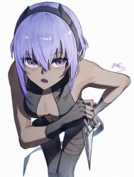 1girl absurdres bare_arms bare_shoulders black_gloves black_hairband blush breasts breasts_apart center_opening chinese_commentary commentary dagger dark-skinned_female dark_skin dated fate_(series) feet_out_of_frame fingerless_gloves gloves hair_between_eyes hairband hand_on_own_hip hassan_of_serenity_(fate) highres holding holding_dagger holding_knife holding_weapon knife leaning_forward looking_at_viewer midriff navel purple_eyes purple_hair signature simple_background small_breasts solo thigh_gap weapon white_background yisjhui